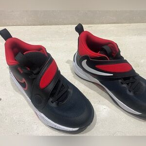 Nike youth basketball shoes sz 5.5